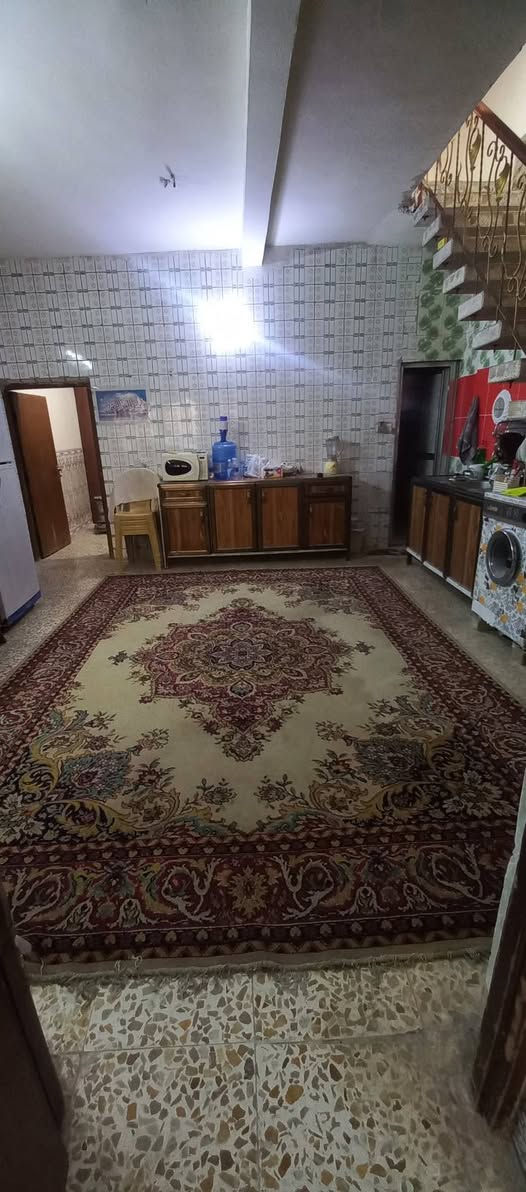 بيت ١٠٠متر للبيع
بيت ١٠٠متر كلاسك للبيع واجهه ٥ متر ونزال ٢٠متر.

الطابق الارضي يحتوي على // كراج مع مدخلين للبيت // صاله - مطبخ كبير- درج -حمام وغرفة نوم كبيرة.
الطابق الثاني // غرفة نوم واحدة

للاتصال ***********

غزالية- شارع مدير الأمن- شارع المدارس - مربع اساور ثاني فرع.
