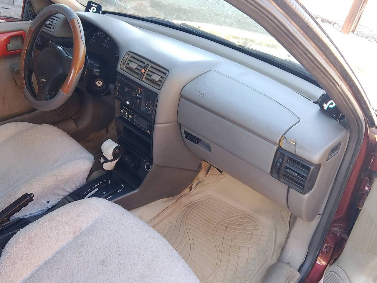 اوبل فيكترا موديل 92 محدثه 95 كير اوتوماتيك سقف سلايت حجم السياره 18 تخم تاير جديد مشروع وطني مابيها ضربه ولا خياس على بلاد الشركه مكان السياره كركوك سعرها   42يرهم مراوس حسب القناعه *********** الشراي يخابر بيها بطاقه البانررين
