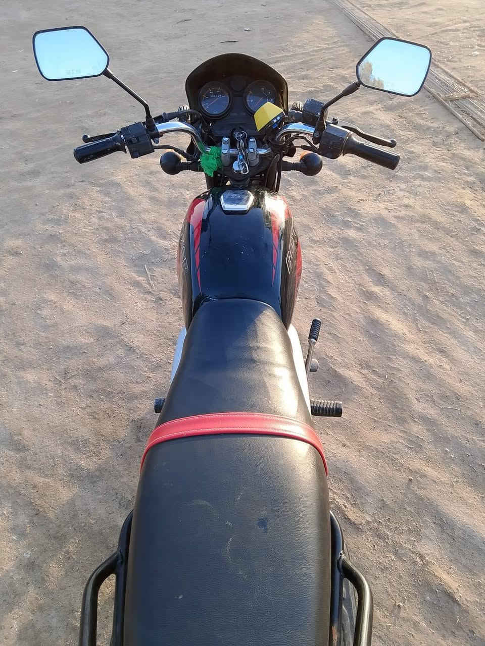 السلام عليكم اعيد النشر بسبب الوعود الكاذبه دراجه بوكسر موديل 21 جاهزه من كلشي بس بيها خيط تبخير قليل اوراق كامل السعر 1350 مليون وثلثميه وخمسين وبيها مجال الرقم (***********)(***********)
