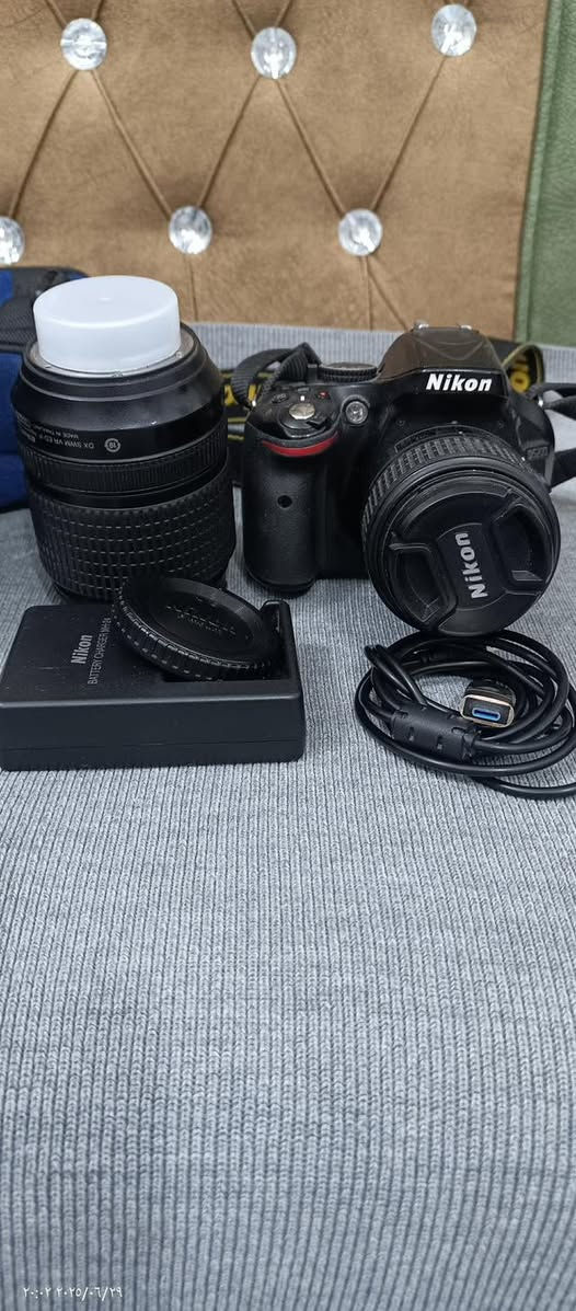 السلام عليكم ورحمة الله
كاميرا نيكون ٥٢٠٠
شاشة قلاب
وياها العدسة الأصلية ام القفل ٥٥/١٨ 
ايضا وياها عدسه ١٤٠/١٨ 
كيبل تحويل تايب سي 
كذلك كيبل تحويل ايفون
بطاريه 
شاحنة 
رامها همين موجود
حزام اصلي 
وياها جنطة مرتبة ام العوازل يعني داخلها سفنج بحيث ماكو شي يطك بشي وينكسر
هود عدسة فلتر حماية العدسة من الكسر
فقط ؟
سعرها ٣٥٠ وانه خادم المكان ناصرية مركز محافظة 
***********
