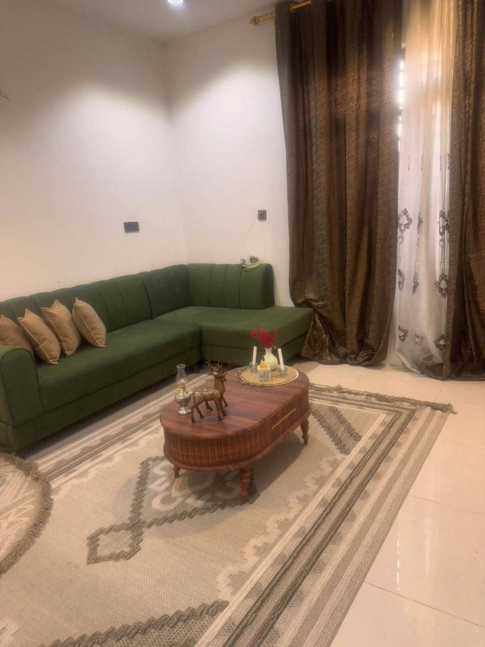 السلام عليكم بيت ٥٠ متر واجهة ٥نزال ١٠ للبيع طابق ونص زراعي شاكر العاني الاستفسار على الرقم *********** قرب صالون وخياطه صنعهً السعر ٦٥
