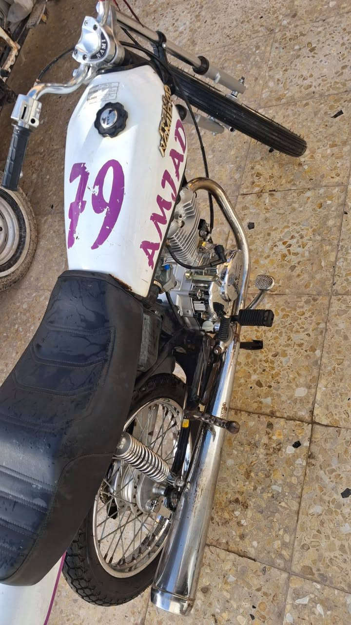 سلام عليكم شباب دراجه للبيع دراجه نضيفه كلش لياخذهه ما يخسر تعميره جديدة محرك برغي ما مفتوح بيه شاصي نامه شلامجه كلك كلك كلك سعر 600وبيهه مجال مكاني ناصريه مركز وهاذه رقمي ‏‪0786 981 2383‬‏بدون مريضة 😅
