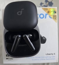 للبيع سماعات ساوند كور لبيرتي ٥ من شركة انكر ضمان شركة  عين الفهد نظيف...
