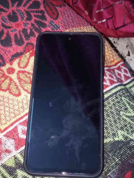 السلام عليكم موبايل جديد الله شاهد ما صار لي يومين لما اشتريته طق نايلون موبايل مواصفت قدامكم كرتونه كامله ما مفتوح منها اي شيء السعر  130 المكان حله حي المهندسين ***********
