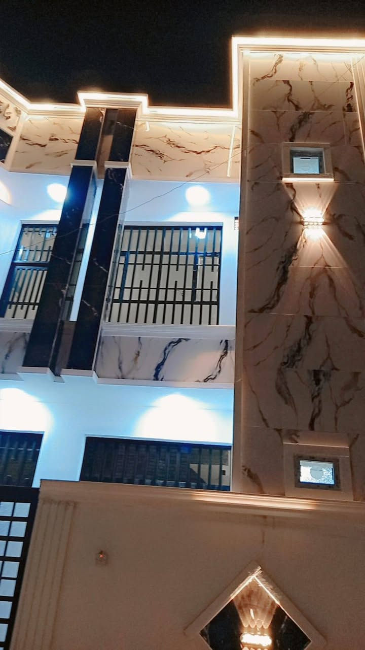 100 متر للبيع في كربلاء قريب كليه فريحه عمود 126 كامل مفتاح ***********
