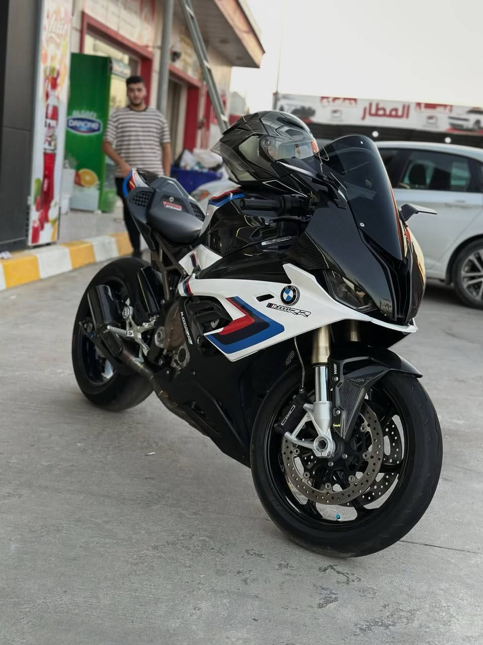 سلام عليكم 
S1000RR M packeg 
للبيع
ماشيه 7ميل
بس صفاحيات مو كاربون 
عليها سستم هدرز Akrapovic
تهبيطه ماركة Brooks
LighTech تطواله هدرز 
بيها سستم SOS
جامه امامي مبدل
بقية مواصفات معروفه
بدون رقم 
***********
