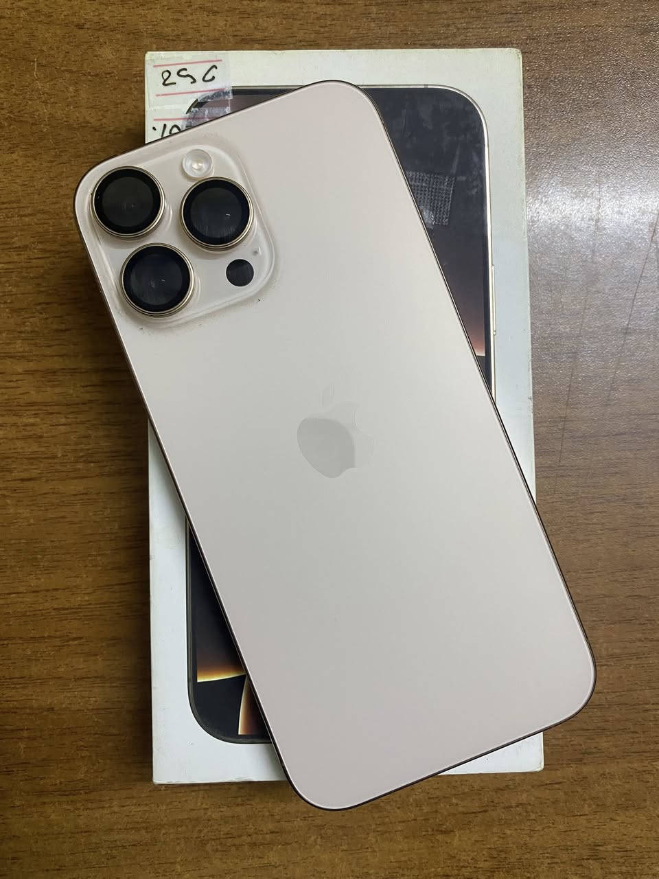 السلام عليكم
ايفون ١٦ برو ماكس 

بطارية٩٥ اصليه ذاكرة ٢٥٦ غراضه كامله جهاز نظيف وجديد 

مبدل فقط شاشه اصليه من وكالة ابل بدون لا تعليك ولا اي شي فيس ايدي شغال 

السعر ١٢٠٠ وبيه مجال

***********
