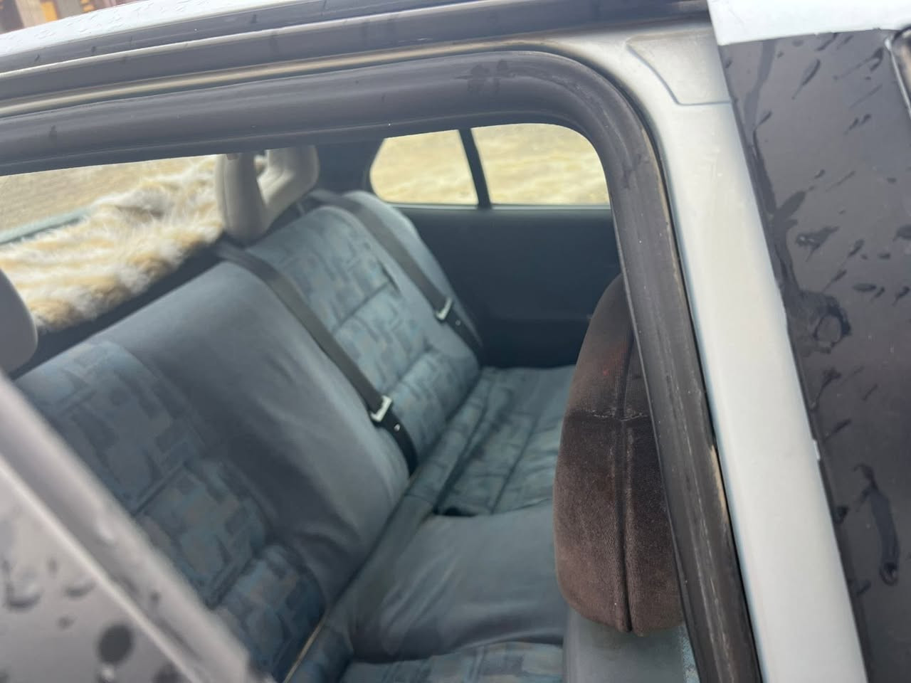 السلام عليكم                                                                     
للبيع 
بيجو 2001 حره رقم بغداد 
مرشوشه جماليه فقط 
السياره كلها ب شرط 
كير محرك صدر تايرات 
كهربائيات كلها شغاله منل دعاميه لدعاميه 
تدفئه تبريد يشتغلن
السياره ماتصرف عليها كلشي جاهزه 
وتريد وكاله تريد تحويل صاحبها الشرعي جيراني 
السعر 40 وبيها مجال حك الجيه
***********
***********
