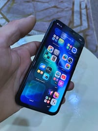 آيفون ١١ • ٦٤ • شاشه مكسوره