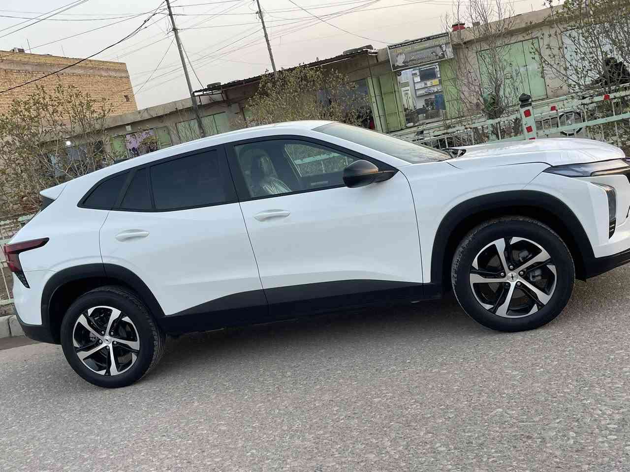 السلام عليكم شوفر تراكس موديل 24 السياره بسمي السياره كفاله عامه فقط البنيد بارد السياره بيه مواصفات حلوه *********** غير متواجد عل فيس الاتصال فقط السعر 147
