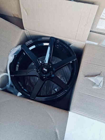 تخم ويل Emotion R Wheels الخسفه القويه وبلوكه قويه جدآ  حجم 18 تو سايز الخلفي 10 ونص امامي 9 ونص سعر التخم جديد غير مستعمل بدون تايرات  فقط 675 الف  ( استخدام يومي / او استعراضات / او وياله دوسات ) 🔥🖤

تايون وليس صيني ❗️💭⚠️

ومتوفر سايز واحد او تو سايز #باليعجبك  #لون_اسود فقط ❗️🤍

يرهم جارجر جالنجر اوباما موستنك نيسان Z  كولف R او كولف عاديه كيا ستنكر Bmw مارسيدس جنسيزز الكوري ب صوره عامه ..  دز نوع سيارتك اجاوبك يرهم او لا 🤍 

بيع فقط قطع محدوده ضاله لا يوجد مراوس مكاني بغداد 

الواتساب 📲👇🏻: ***********
https://wa.me/964***********

متوفر توصيل حصرآ شركة الوسيط 📍 
تاخذ على التخم 40 الف تسعيرتهم لكل محافضات او بغداد
