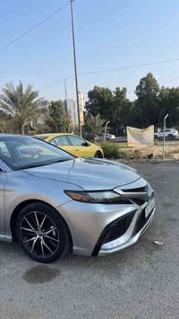 كامري موديل 2024 SE هايبرد  لون سلڤر ، مكينة 2500 4 سلندر ،كشنات جلد ،...