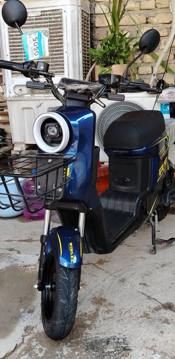 للبيع دراجه r9 موديل ٢٠٢٤ السعر ٤٠٠ وبيه مجال للاتصال *********** موجود واتساب
