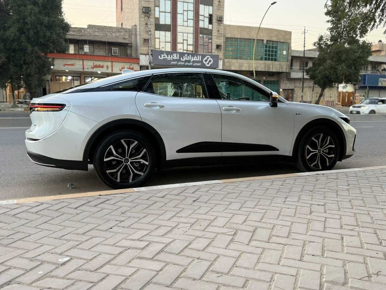 السلام عليكم
رمضان كريم عالجميع  🌙
تويوتا كراون موديل 2026 شركة عبد اللطيف جميل
محرك 2500 هايبرد السيارة جديدة ماشية 7000 
مواصفات فول قمارة جام بيهة ملاحظة صغيرة شخط ممصلح على وضعة باقي كفالة سيارة بسمي مكان السيارة الوزيرية اي تفاصيل الاتصال ***********
