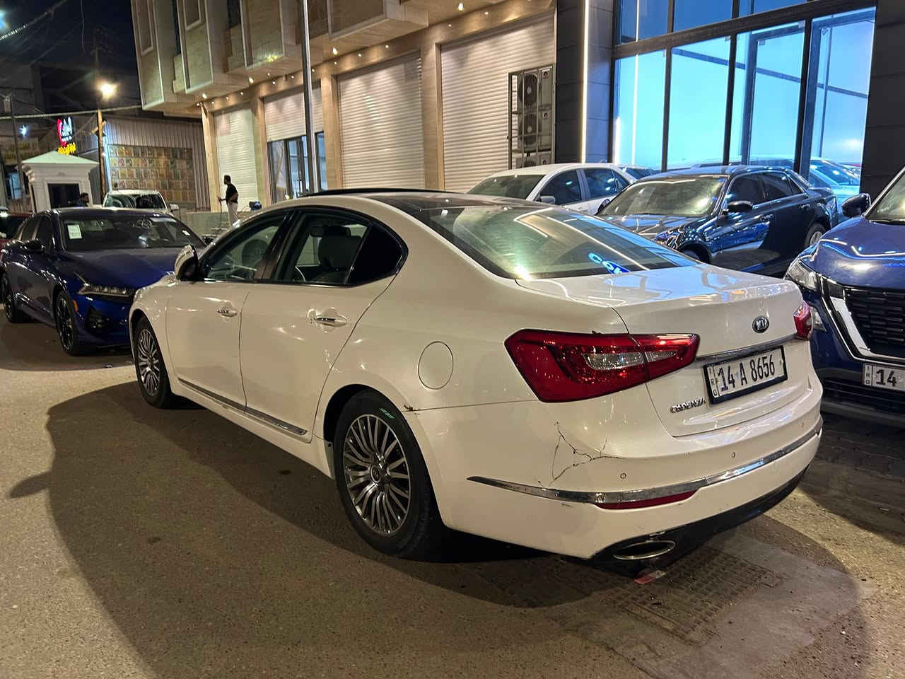 السلام عليكم
كيا كادتنزا 2014 خليجي 
الصبغ: ابيع داير ولاكن بيها بيبان ثنين
المواصفات: 1/1 فول ملكي داخل ابيض 
شاشه حجم كبير كار بلادي اصليه
محرك 3500 محرك كير جيد جداً 
رقم بصره الدولي الجديد السياره بأسمي ثاني يوم تحويل وسنويه جديده هزه جديده
السعر/ 115
للاستفسار/ *********** بي واتساب متواجد بي
