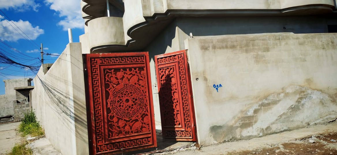 السلام عليكم 
بيت في حي الاملائين الثانيه ركن للبيع مساحه 175
السعر 75 بي مجال لشاري نوع العقار زراعي مع الضمانات شرط التحول مع كرت بلديه مع سند زراعي

البيت شبه كامل يحتوي ع 1/طابق الاول كراج كبير ترك حول البيت كامل استقبال وهول ومطبخ وغرفه نوم كبيره مع مشتملات داخليه خارجيه 2/الطابق الثاني غرفتين وهول وسطح ناصي سطح عالي قرب جامع الله نور السماوات والارض
الاستفسار
رقم التواصل *********** +واتساب
كورك ***********
