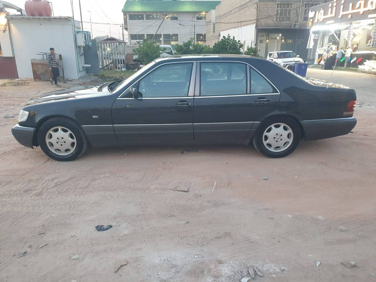 مرسيدس شبح 1992 حجم 320SEL محرك 6 سلندر رقم بغداد مشروع وطني بأسمي سنوية 2029 السيارة نظيفة جداً فول مواصفات صبغ عام ومكفولة من أي حادث، جاهزة من كل النواحي علما ان السايرة عندي من سنة 2018 يعني صارلها 8 سنوان.

المواصفات:
محرك قوي مكفول مع الكير
سلايد روف جام
ايربكات سليمة
تبريد ممتاز
ويلات 16 بلادي تخم تاير
وضعيات قيادة سبورت وعادي وأوتو
ستارة خلفية كهرباء
كشنات جلد كهرباء
ذاكرة كشنات ثلاث وضعيات
السعر 82 ورقة وبيها مجال
للاستفسار: ***********
