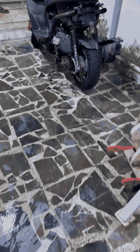 سلام عليكم 
سكنس جبلي 
مكينه 58/5
دراجه بيها زوج ويل مشيف 
وستيرن فكتوريا
وسلف رياضي اسلي 
وفراك
وقطره اكسل 
وزوج يدات اصليات 
وفلنجه انسي واي 
وتعلاكه اصليه
وزوج كلجات 
نوزل 8HKR
تكره بكل وكت
نواقص خفيه فقط صفاح 
650بيها مجال قليل كلش او مراوس 
***********بغداد حي اور🎌
