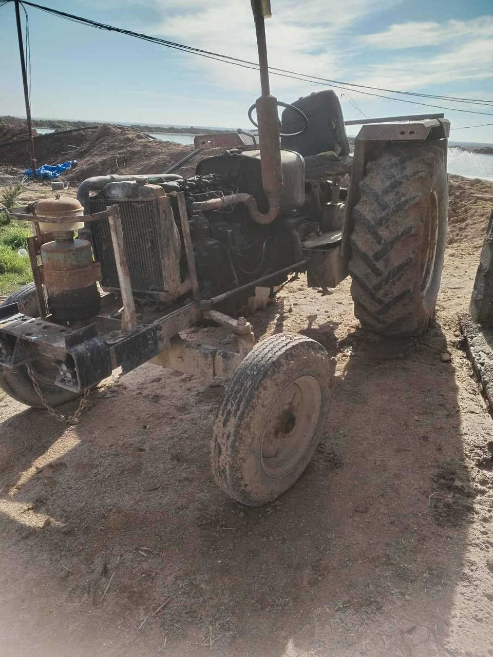 🚜 تركتر عنتر 71 للبيع  المكان قرية الحلوات السعر المطلوب عليه مليونين وربع 
#ملاحظه_شغال_نگره_سلف 
للأستفسار الاتصال ع الرقم ***********
