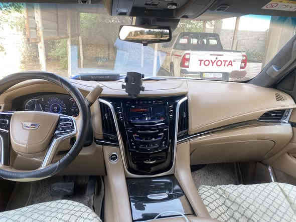 كاديلاك سكاليد 2020 خليجي 
سبورت بلاتينيوم كشنات VIP

لون اسود 

ماشية 132 حقيقي بدون تنزيل 

السيارة جديدة بمعنى الكلمة واحلى من الصور مكفوله كفاله عامه من الصبغ والبارد والتبديل شرط الفحص 

مواصفات سبورت بلاتينيوم فول 1/1 
شباك اسود بلادي مال سبورت بلاتينيوم 
كشن خلفي منفصل قليلات يجن منفصل
كشنات الاماميه مساج وتبريد وتدفئه
جميع الكشنات الاماميه والخلفيه كهرباء
كامرات 360 المرايه الوسطيه هم كامره
السياره بيه اصطفاف ذاتي ومفعل بلعراق وبدون تخطيط ( تطبك وحده وين متريد وبدون اي تدخل من السايق)
شاشه بالسقف
جنطه كهرباء
قاصه 
ثلاجه وسطيه
دوسات كهربائيه تنزل وتصعد عند فتح الباب
اناره ترحيب بيدات الباب
وبعد كلش هواي مواصفات ……..

رقم بغداد 

مكان السيارة محافظة المثنى 

السعر  450 وبيهة مجال حك الجثة 

تلفون ***********
