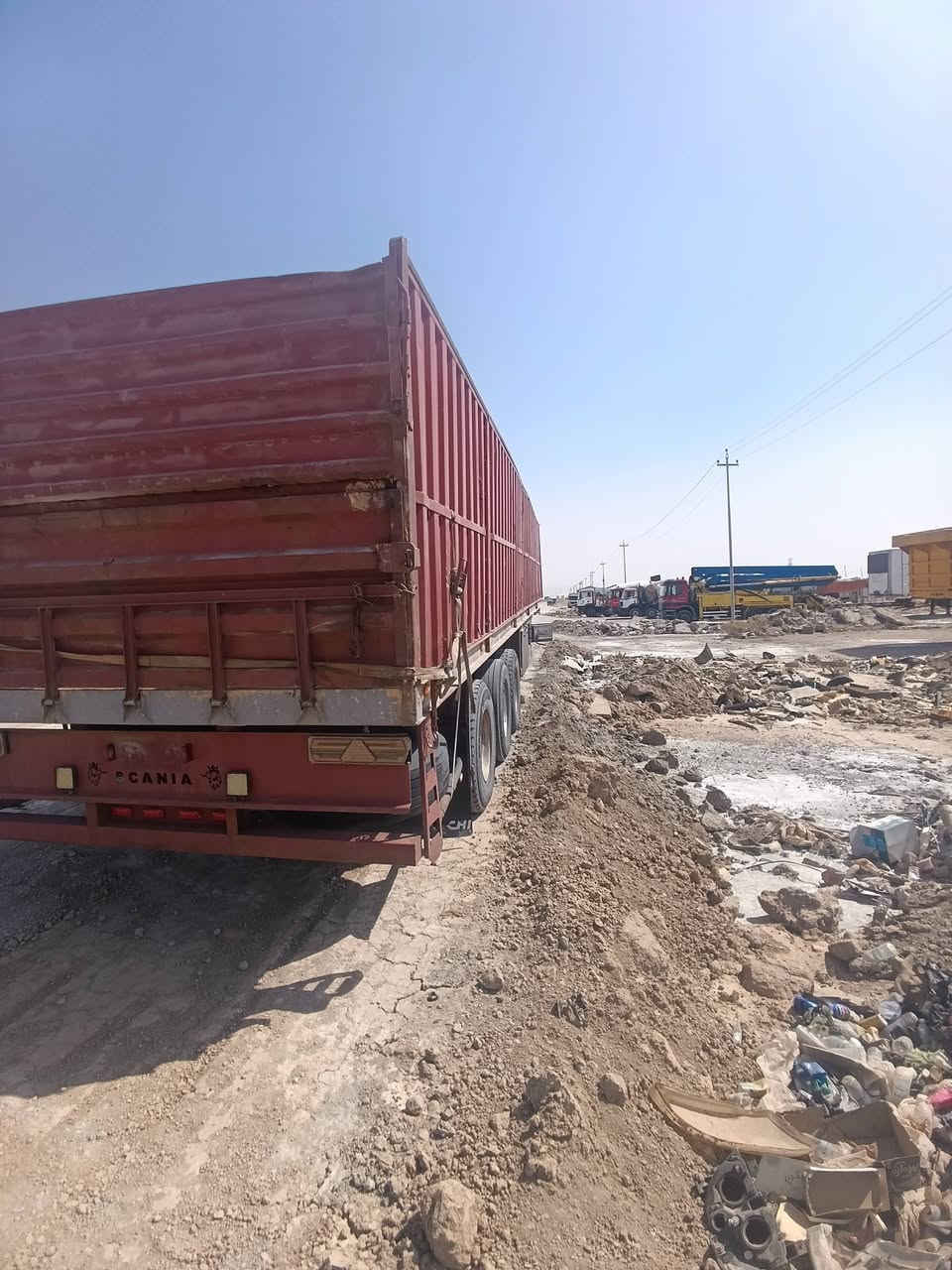 السلام عليكم عربانه للبيع طول 12،60 دناكير 13الماني 4تايرات جدد والباقي نص عمر كهربائيات كله شغاله ***********
