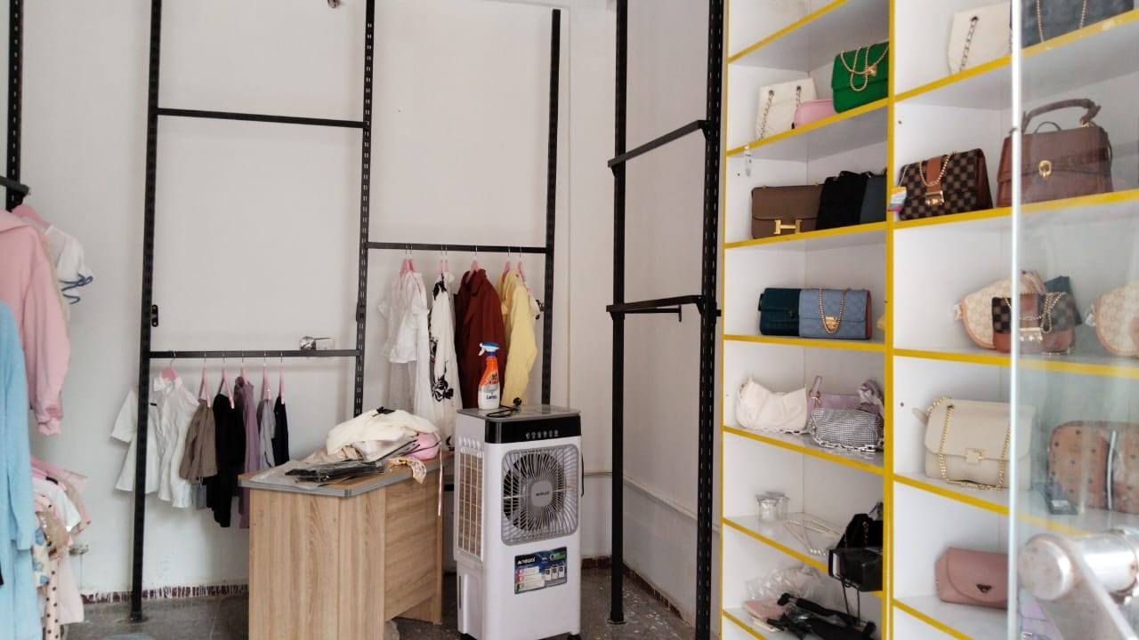 ملابس كولتي جدا راقي شي إن ستاند حديد وملحقاته رفوف خشب عدد 2 اوتي بخاري مبرده ميز تعلاكات للبيع للتفاصيل اكثر واتساب***********
