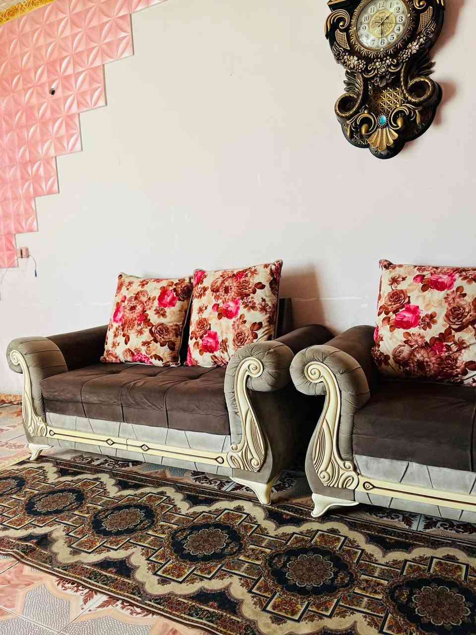 سلام عليكم تخم 10  مقاعد ب ٣٥٠
وهذا معرض ب ١٠٠الف 
مكاني بغداد اللطيفيه 
***********
