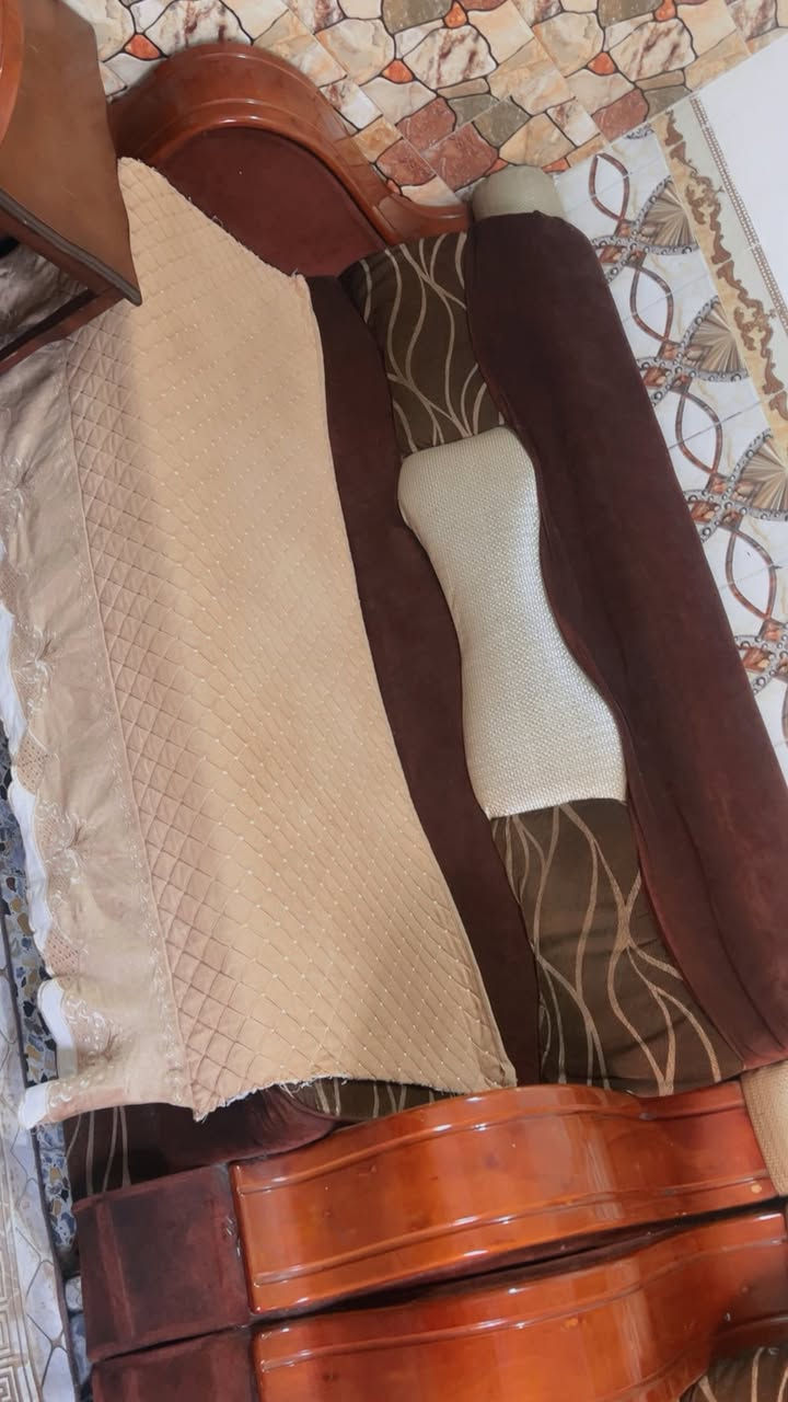 السلام عليكم تخـم 10 مقاعـد مستعمل نضيف السعر 225 وبي مجال اليريد يدخل خاص او على هاذا رقم *********** المكان بغداد 🤎.
