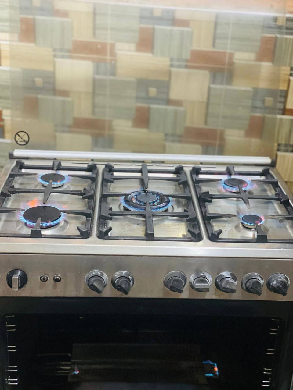 طباخ ايطالي نضيف 175وبي مجال ***********
