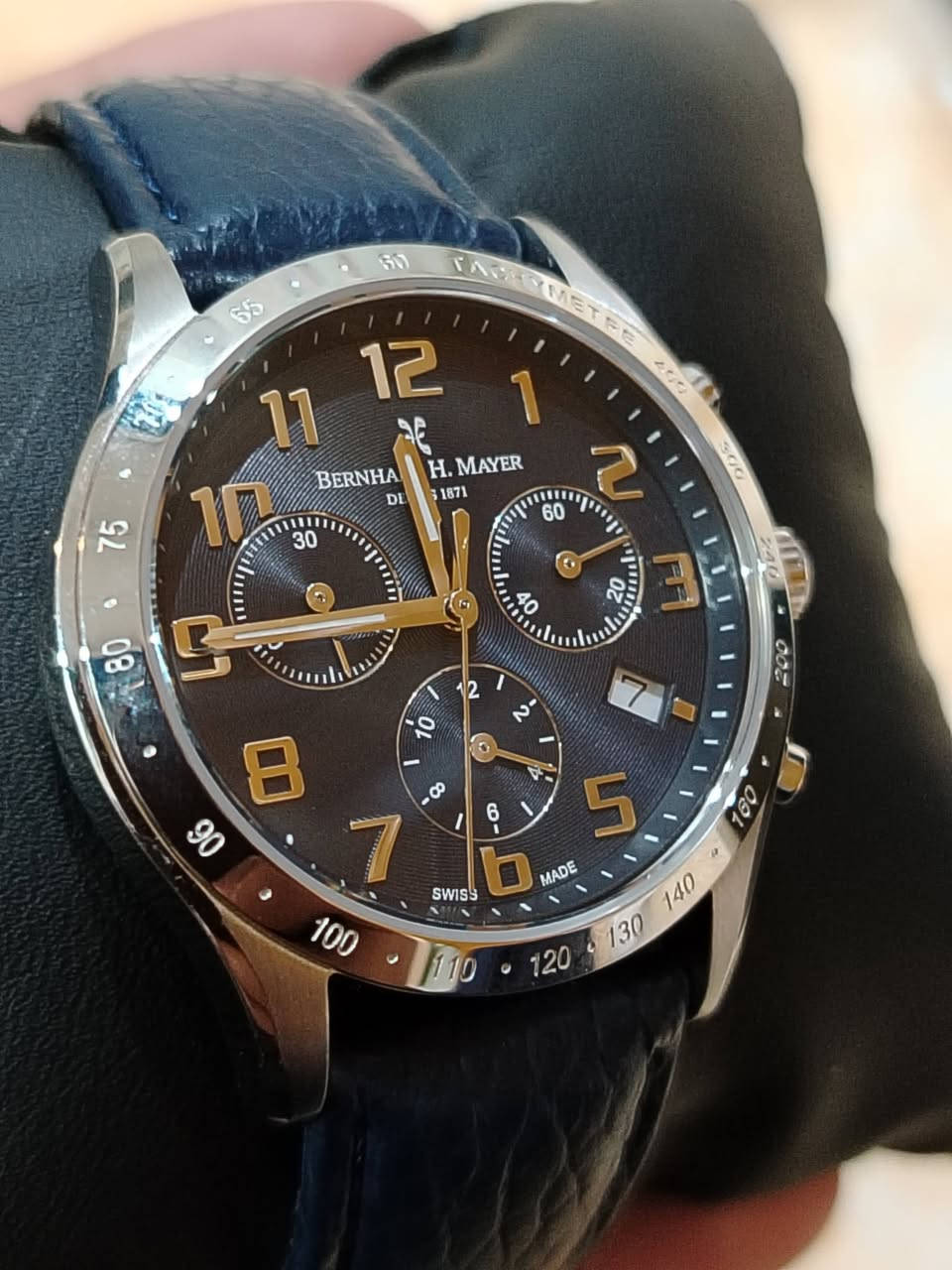 تحية طيبة لجميع
⌚ ساعة من ماركة برنارد اج ماير Bernhard H. Mayer
ماكنة كوارتز صناعة سويسرية 🇨🇭🇨🇭🇨🇭
ستوب وج نافذه تاريخ يومي 
اللون نيلي جديده غير مستخدم 
مع العلبه والاوراق اصلي
يوجد توصيل لكافة محافظات العراق


**إذا كنت صاحب هذا الإعلان وتريد حذفه لأي سبب، رجاءا أرسل رسالة إلى الدعم الفني**