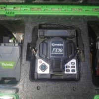 مكينة لحام لكيبل الضوي من شركة كومشن FX93  كامل مع ملحقاته  جهاز جديد ...