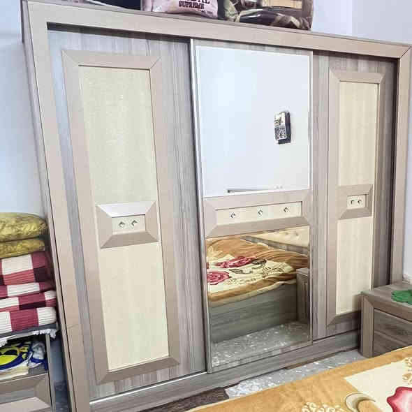 غرفه نوم للبيع متكون من 7قطع السعر 350الف قفل ملاحضا بدون دوشك عنوان اربيل لنكه40متر ***********
