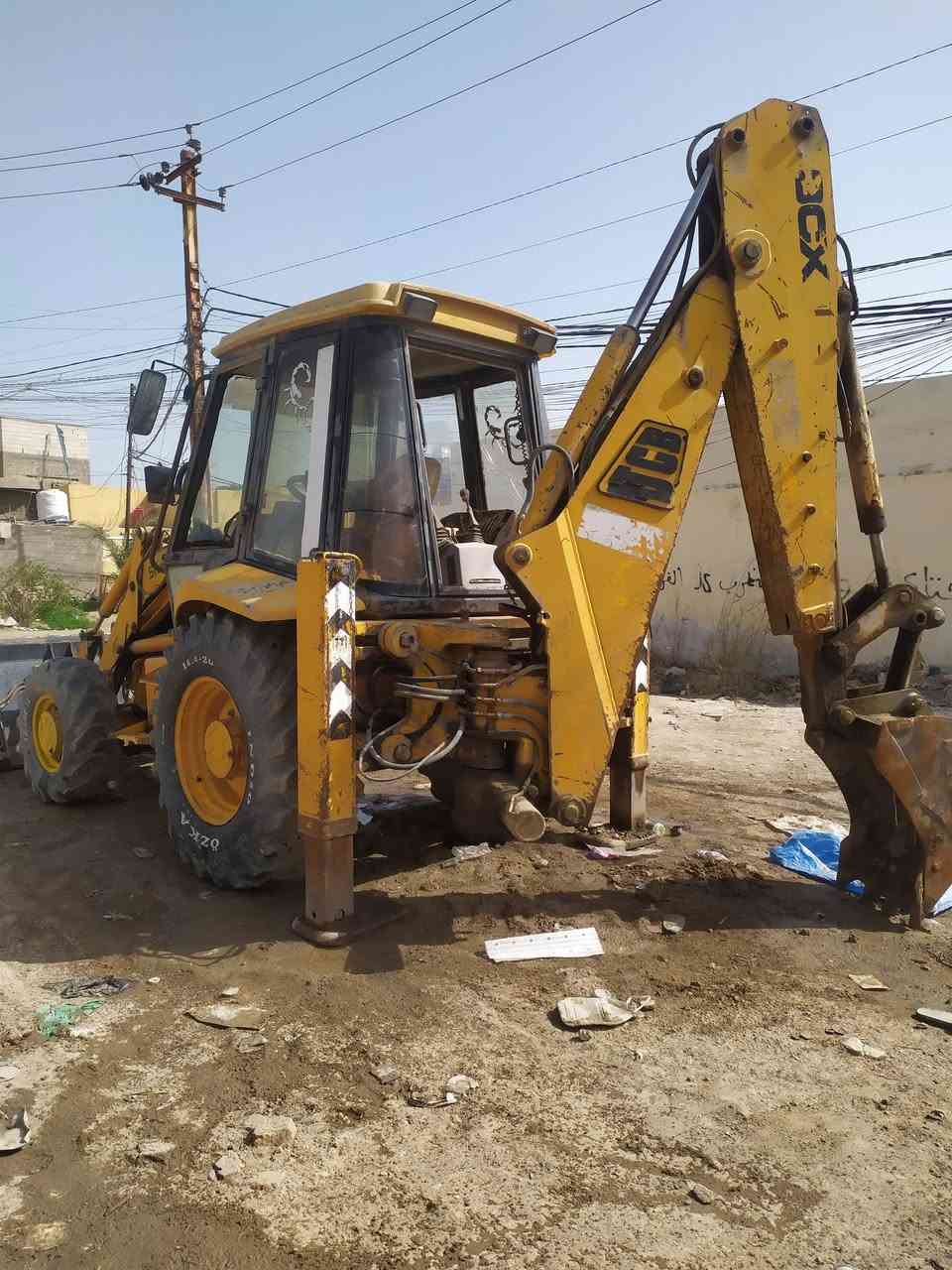 سلام عليكم حفارة للبيع مكان نجف موديل 1997جاهزة للعمل ***********
