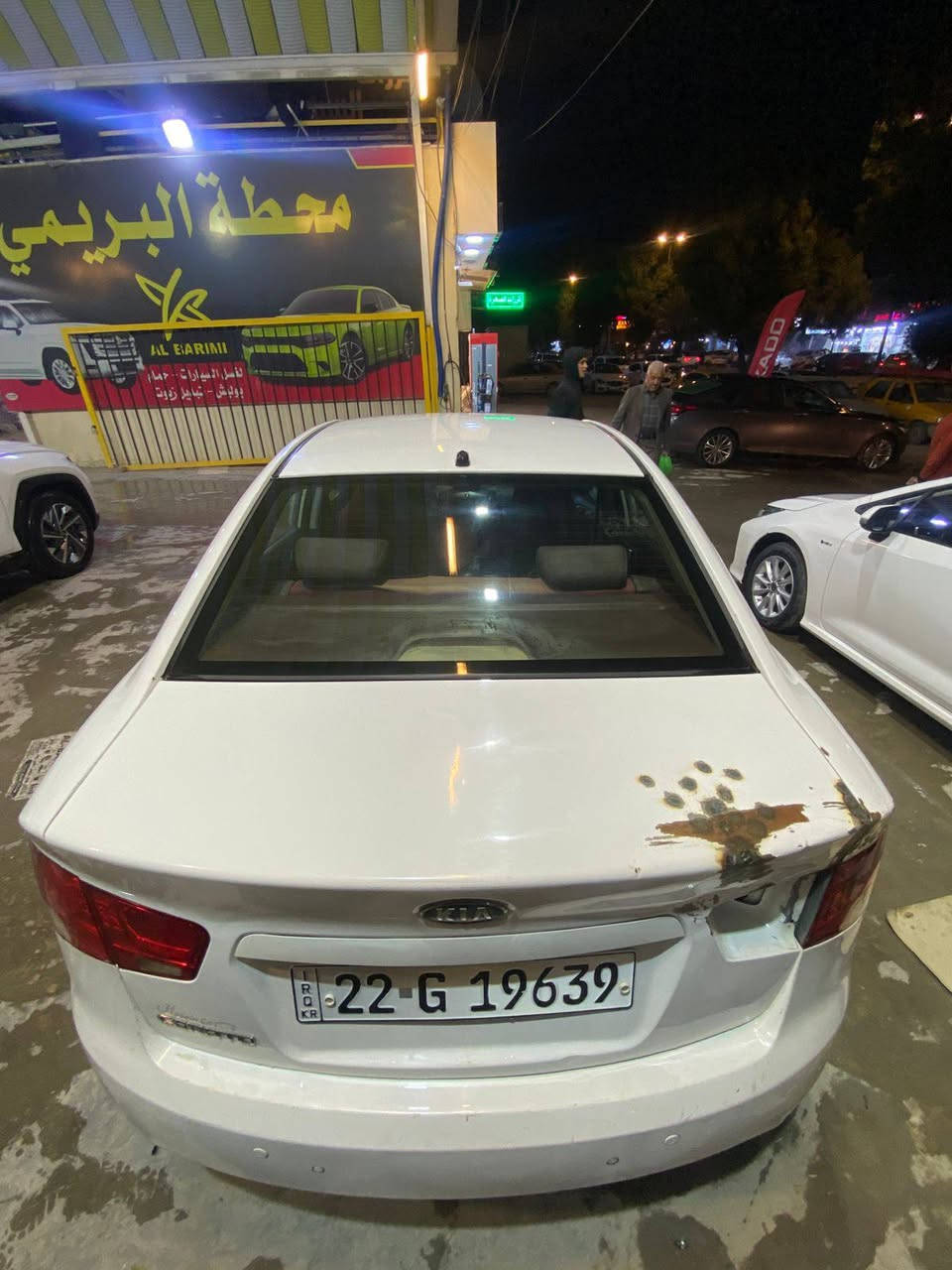 السلام عليكم
سيراتو 2010 خليجيه 
مكينة كير حدادية تبريد خير من الله
بيها مكانات صبغ موضحه بالسونار 
سعرها 77 وبيها مجال بسيط 
للاستفسار الاتصال على الرقم ***********
