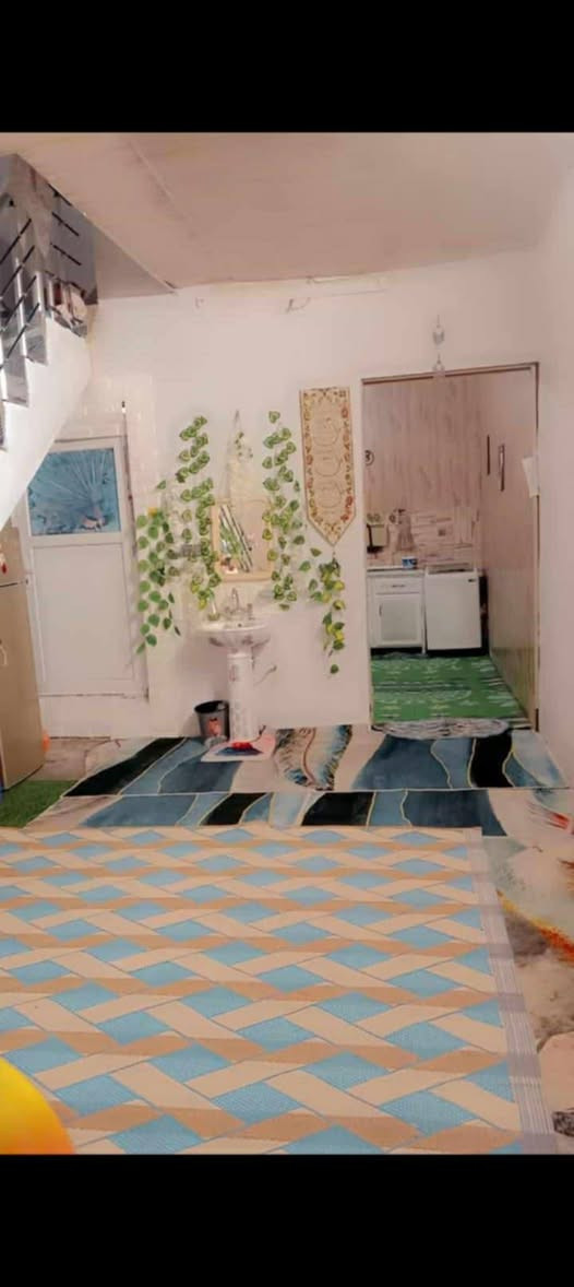 بيت للاجار كوفه قرب مسجد السهله قرب معمل الدبس
70متر يحتوي... 

صاله ومطبخ وصحيات 

والطابق الثاني  غرفه 

وصاله صغيره 

وسطح 

جاهز من واير مولده 

وتانكي وكيزر وماطور

ايجار الشهر150   مطلوب عائلة صغيرة


**إذا كنت صاحب هذا الإعلان وتريد حذفه لأي سبب، رجاءا أرسل رسالة إلى الدعم الفني**