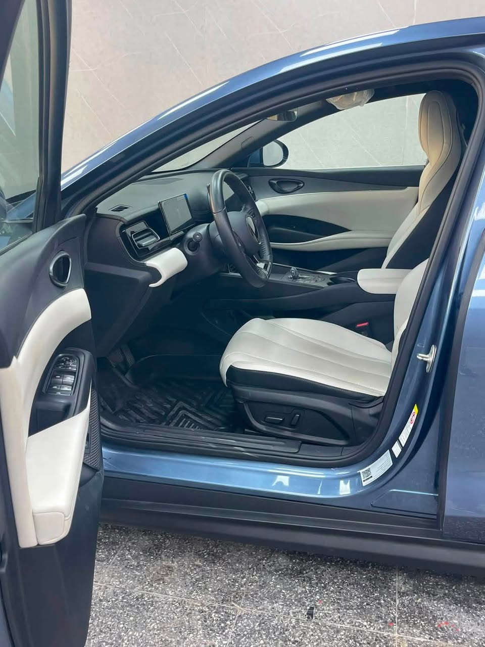 السلام عليكم 2025 BYD
SL6
لون مميز بلوبري 
ويل 17 
4 كامرات 
سياره ماشيه 11 
اي نقس مابيه 
عنوان بغداد حي القاهره 
للاستفسار ***********

