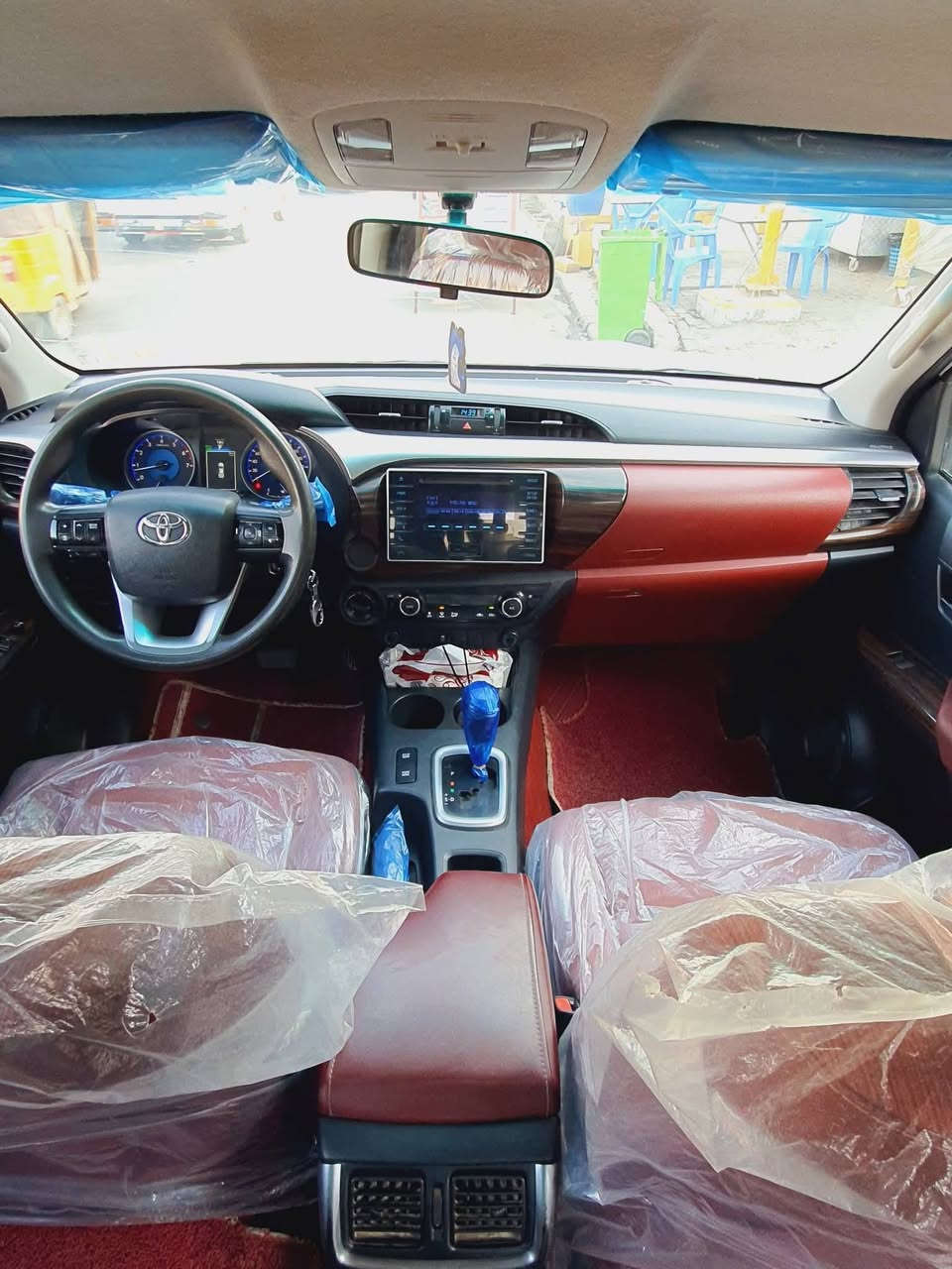 هايلوكس فور ويل موديل 2018  ساز
مكفوله كير محرك ومن الصبغ والضربه بيها بارد قليل موضح بلسونار مرفق مع الصور

رقم بغداد الجديد سنويه بأسمي وهزه جديده تحويل ثاني يوم
محرك ابو السوبر 
ماشيه 135
تبريد قطعتين 
إشاير بالمري 
كير اوتوماتيك 
داخل ماروني
تحكم ستيرن جهتين
مانع انزلاق 
نظام ايكو 
حساسات خلفيه
بعد بيها مواصفات الساز

السعر 268 بيها مجال قليل
مكاني بغداد مدينة الصدر 
الاتصال ***********
