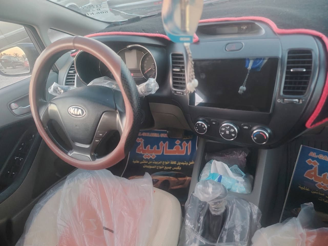 سلام عليكم  كيا سيراتو لون فيلي موديل2016 وارد خليجي بيها قطعتين صبغ وصبغ حافة التكمه اثر جراد مكفوله من الداخل لغود وشواصي السياره كير مكينه حداديه 90%خير من الله تبريد ثلج مواصفاتها اشاير بالمري شاشة حساسات كامره دواره شاشه تحكم ستيرن دواخلها جدد تايراتها جديده رقم الجديد ديالى تحويل فقط ما ابيع وكاله مكانها ديالى سعرها 113وبيها مجال بسيط رقم ***********

