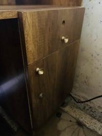 ميز نضيف ومرتب للطلاب والمكاتب يفيد 07831435036  السعر 70 وبيه مجال