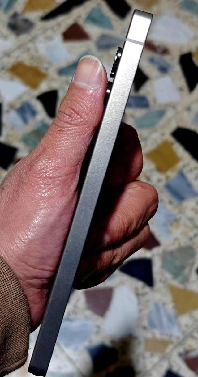 ((يفضل مراوس))
سامسونك كالكسي S25 الترا 
Samsung Galaxy S25 Ultra
ذاكره 512 لون اسود

الجهاز حالته ممتازه، نظافه 100% مابي اي شخوط او ضربات 
بعده داخل الضمان
غراضه كامله كارتونه وكيبل وگفرين..

مكاني بغداد وماعندي توصيل
السعر مليون و390 الف 

للتواصل خاص او على رقمي
*********** بغداد, العراق
