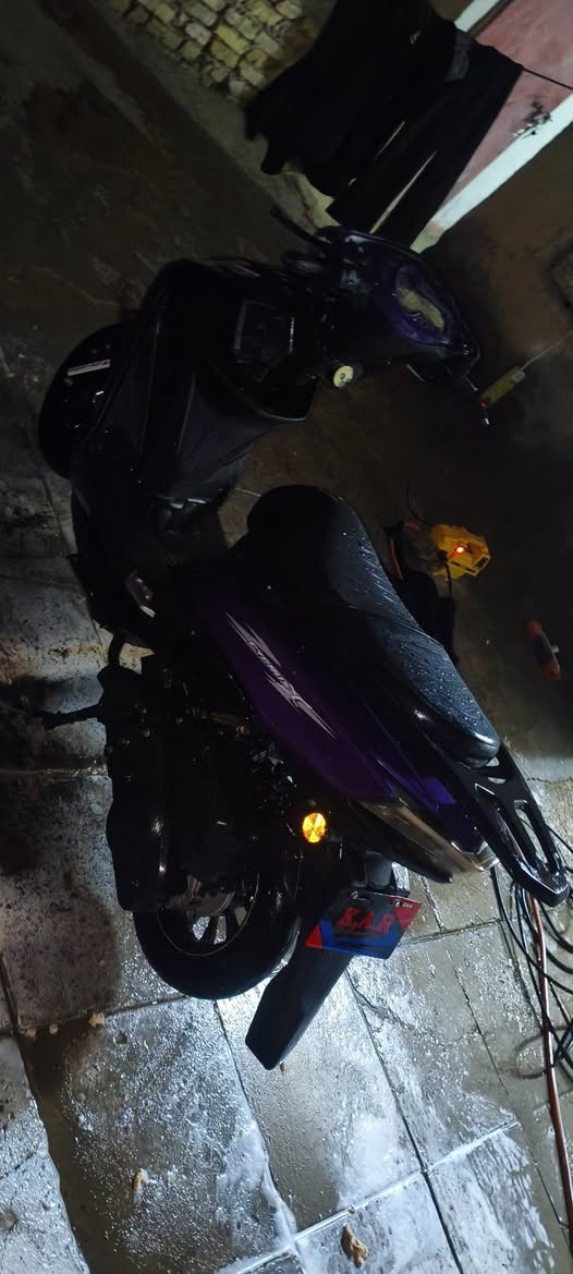 السلام عليكم شباب دراجه سكنس 2023نضيفه وحلوه نهضه شلعه معدل دراجه كامله مكمل مكان ناصريه غراف اتصال *********** السعر خاص او اتصل.
