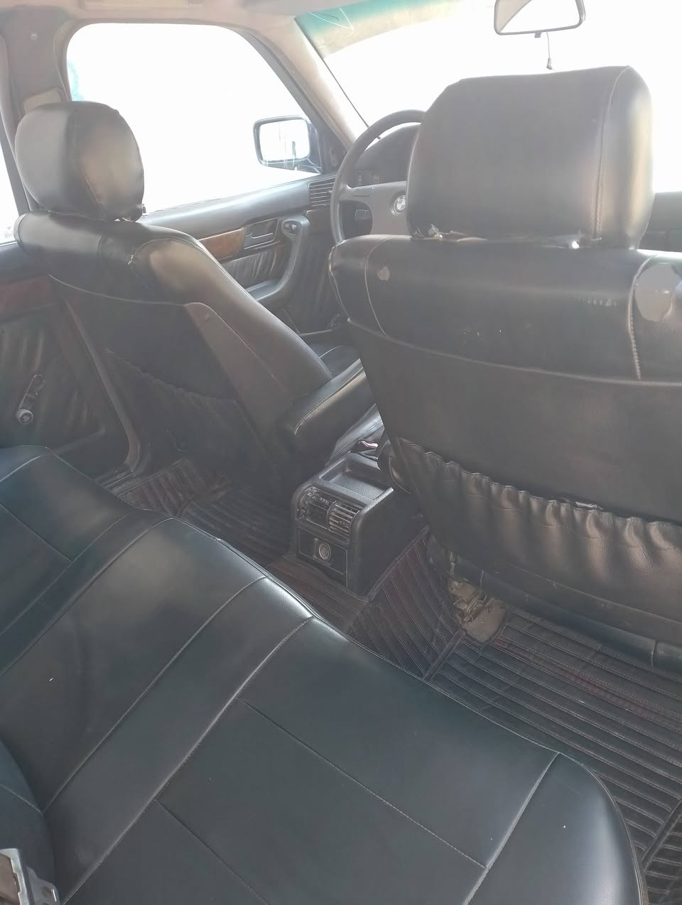 سلام عليكم BMW مديل 92 ...535 محرك كير تخم تاير.دواخل نظيفه إنشاء الله.رقم بغداد 
مكاني البصره المطيحه
السع 52. وبيها مجال
***********
