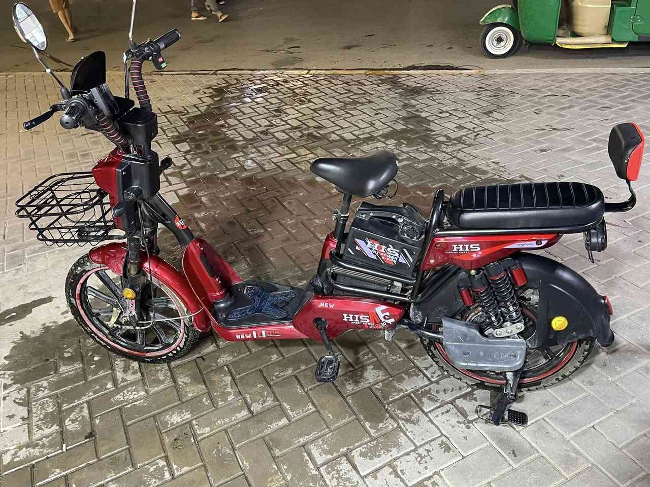 سلام عليكم دراجة للبيع  فقط بطاريات ضعيفه وبريك تخفيف وبريك ثاني يرادله تبديل وبيه طكطكه بالزنجيل وصارله عندي ٦ اشهر واني استعمالي بيه داخل المنطقه يعني من محلي للبيت وسعره ٣٠٠ الف وبيه مجال


**إذا كنت صاحب هذا الإعلان وتريد حذفه لأي سبب، رجاءا أرسل رسالة إلى الدعم الفني**