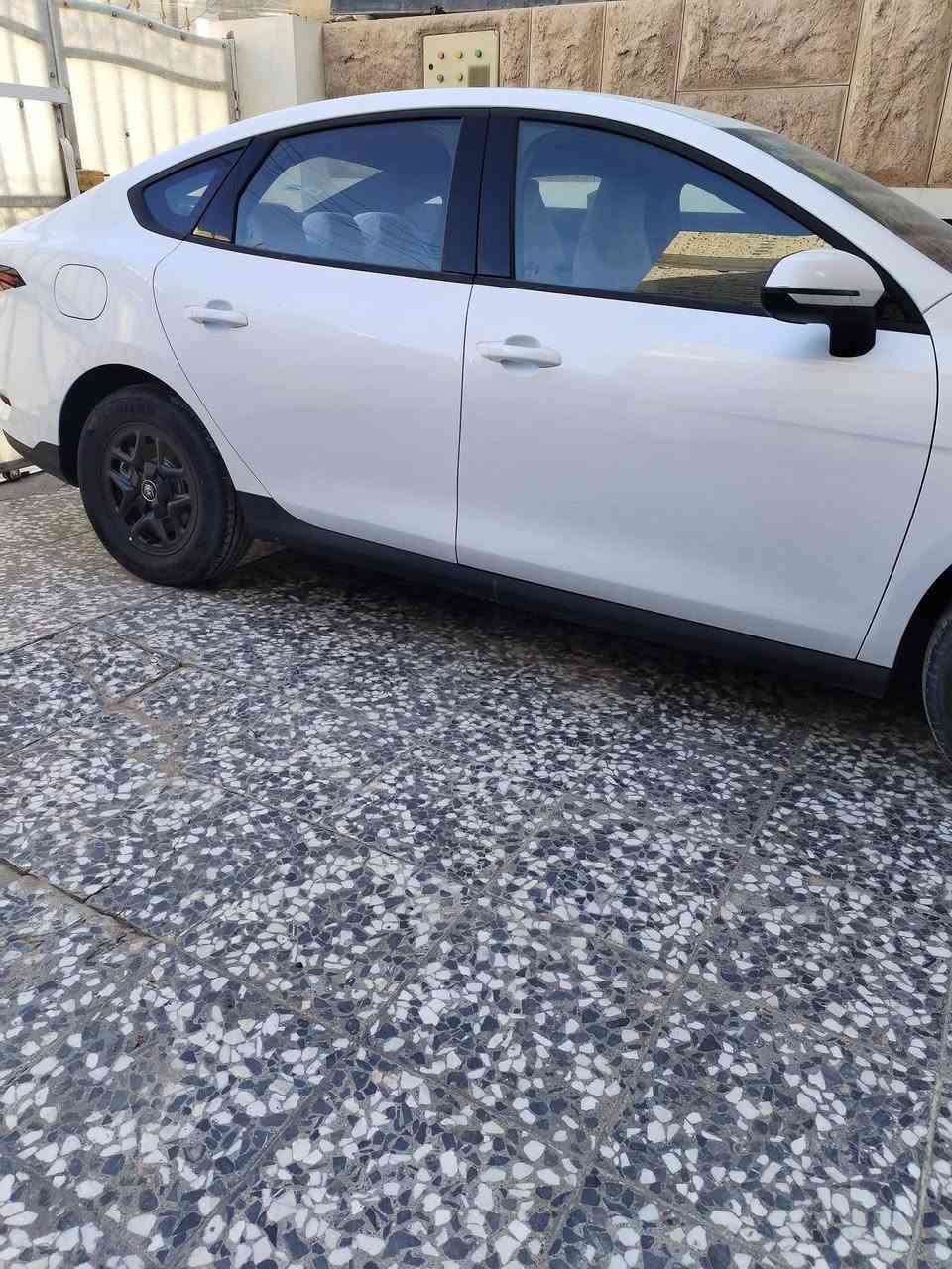 السلام عليكم بي وايدي ٢٥ بيهه نص باب صبق ماشيه ١٠الف بسمي ثاني يوم تحويل مكان بغداد سعر ١٧وبيهه مجال بصيط ***********
