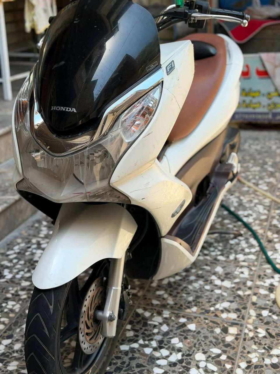 السلام عليكم pcx جيل اول ياباني ياباني  مكينه لوك برغي ممفتوح بيه على ايدي منزله حساس ازدحام حساس استان كله شغال مكينه 150  cc شلعه معدل فول  السعر 900 وبيه مجال حك الجيه مكاني الكاظميه او حي الجوادين *********** اتصل وتأمر
