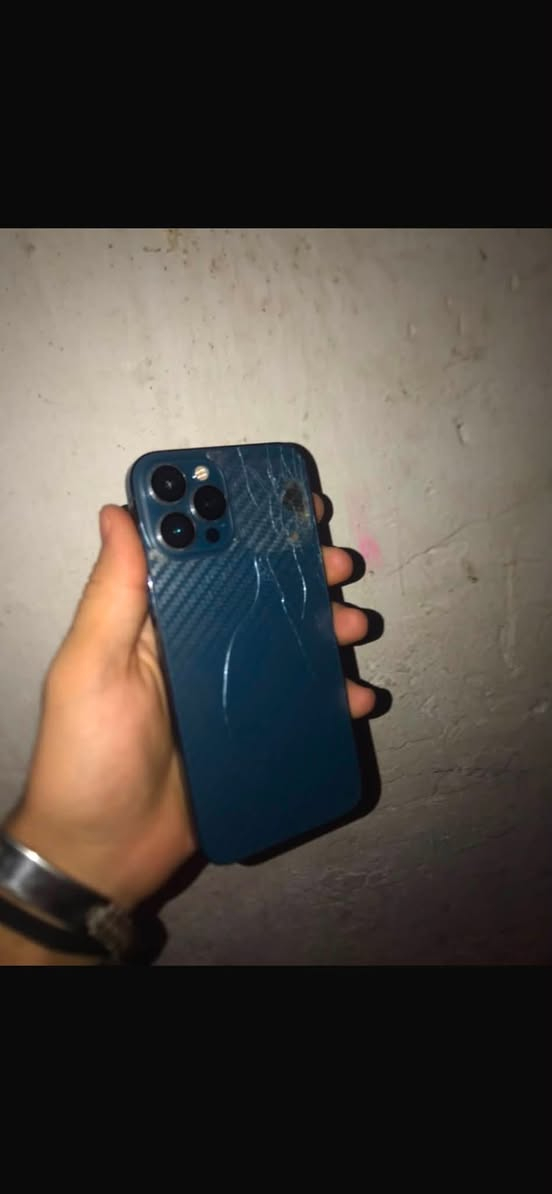 ايفون 12برو ماكس مكفول وتر بروف
نموذج M الأمريكي نسخه 5g
البطاريه 78
الذاكره 256
فقط ضهر مكسور الجهاز عله وضع الوكاله ويلمع مع كارتون فقط سعر 410وبي مجال قليل 
***********

