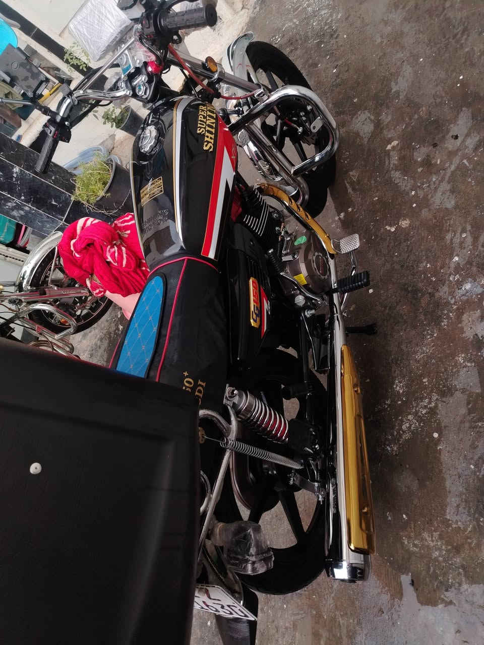 السلام عليكم دراجة شانينك سوبر مرقمه رقم بغداد انكليزي باسمي صارلي 10 ايام من ماخذها اضافة وياها خوذة اصليه و صندوك بلاستك كبير جديد و من استان موبايل، السعر مليونين و 200 عنوان بغداد الشعب
رقم الموبايل *********** متواجد واتساب....
