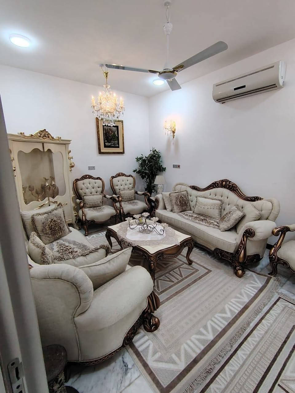 🏘️/ دار للبيع المساحة 130 م طابو صرف 

             الواجهة 10م / النزال 13 م 

🧱/ بناء حديث درجة اولى سنة 2025 
الطابق الاول / مطبخ . هول . صالة . غرفة نوم . مجمع صحيات . 
الطابق الثاني / غرفتين نوم . هول . مجمع صحيات 

🌏الموقع / حلة شارع 80 قرب مسجد الرحمن يقع أمام ساحة خضراء 
⭕نستقبل جميع عروضكم السكنية والتجارية والزراعية
#لمعرفة_السعر مراسلة الصفحة أو مراجعة مكتب⬇️
#بشار_للعقار_والمقاولات بداية شارع الحسينية من جهة شارع 60
***********
***********
