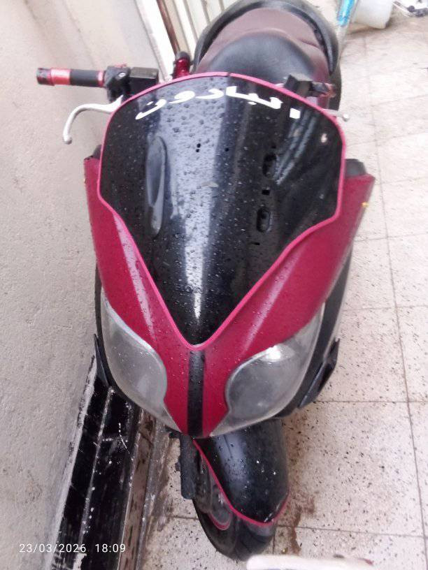 سلام عليكم دراجتين للبيع 
فورزهوصفر 10محرك مفتوح شغل درجا اولا نحره سلف ونضيفهو
كفرات نضافه 75بالميه 
نقص صفحه تريده  وحده جهت اليمنا  الجوه 
بدون اوراق 
مراوس
مراوس
مكان بغداد الحريه ***********
