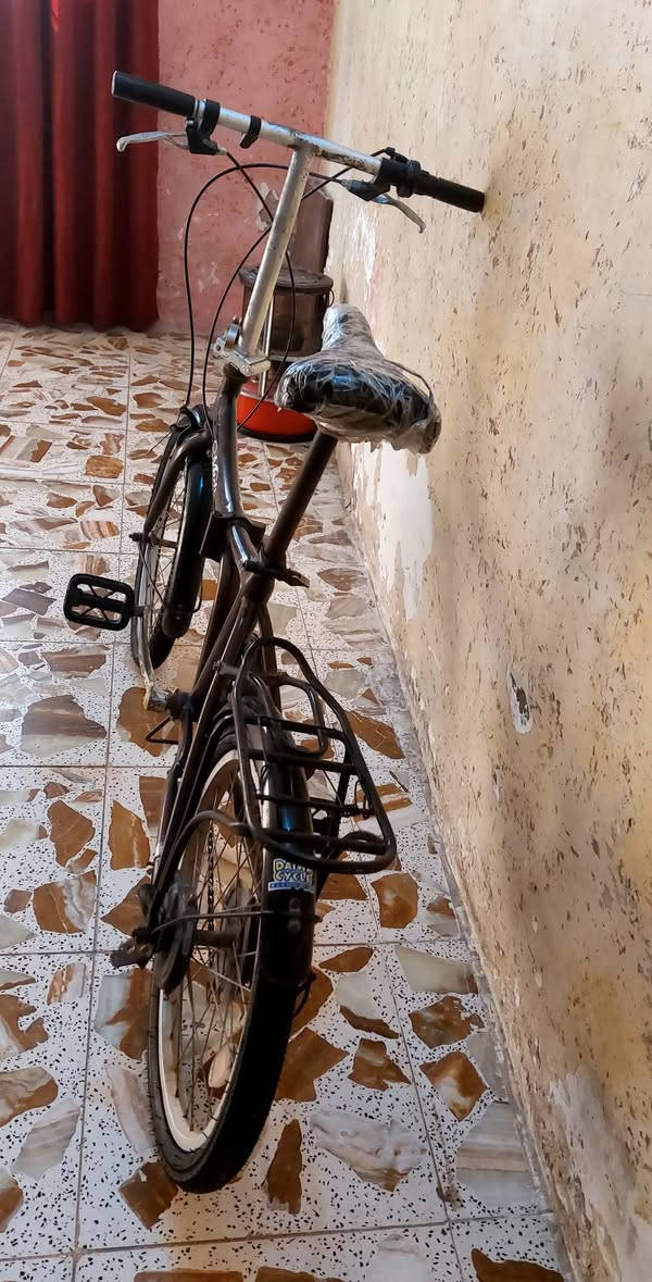 بايسكل ابو الطبكه حجم ٢٠ للبيع جديد المكان  بغداد جسر ديالى القديم ***********
